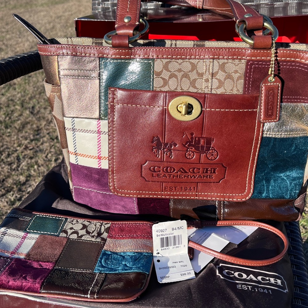 Authentic Vintage Coach Holiday Patchwork Gallery… - image 2